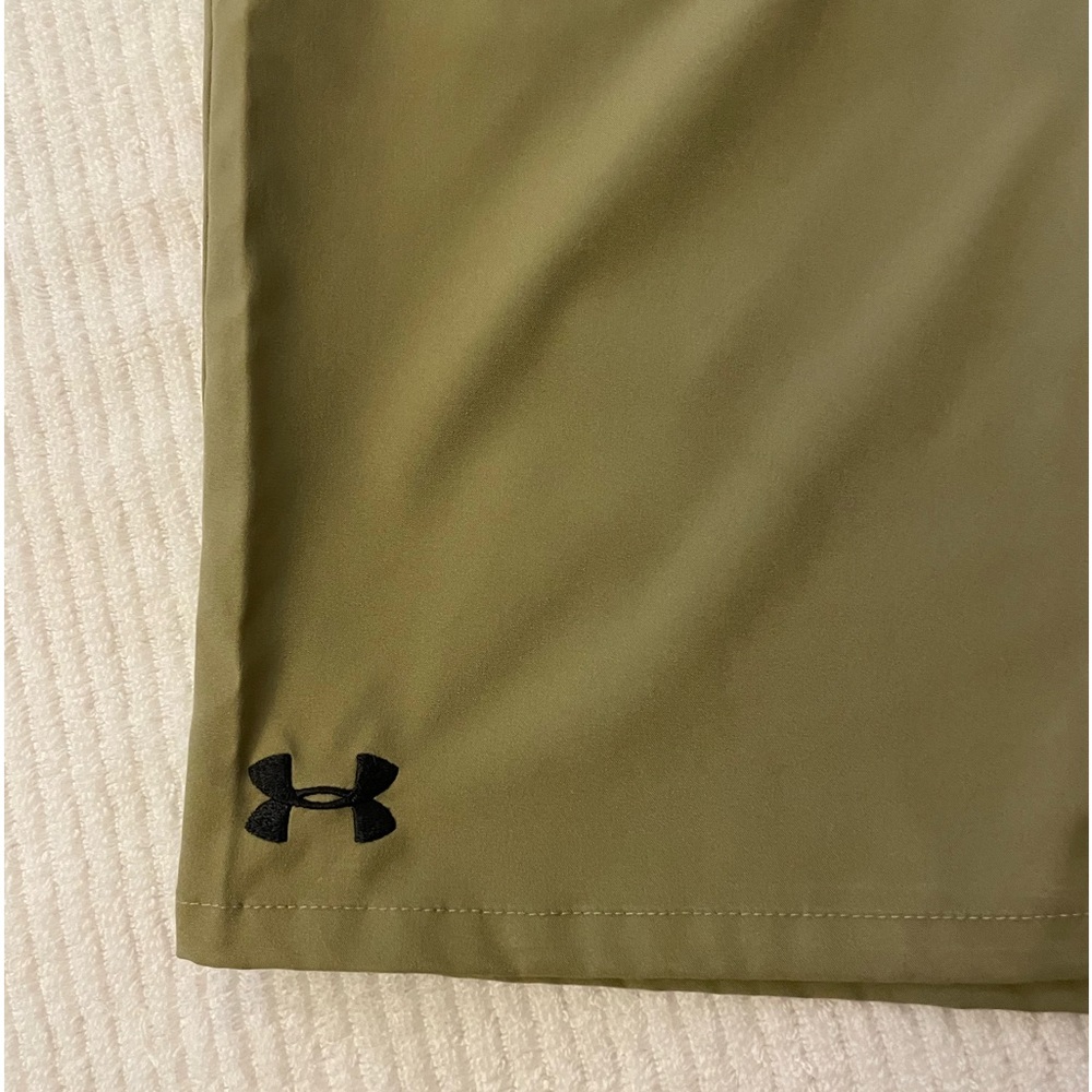 Boys Under Armour khaki shorts